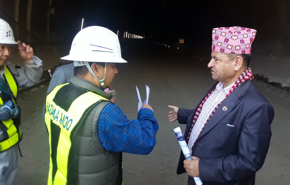 नागढुंगा सुरुङमार्ग : दसैँसम्म मुख्य टनेल जोडिसकिने, मन्त्री पुगे अनुगमनमा