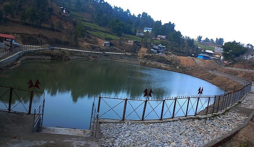 गर्मी छल्न नरपानीमा पर्यटक