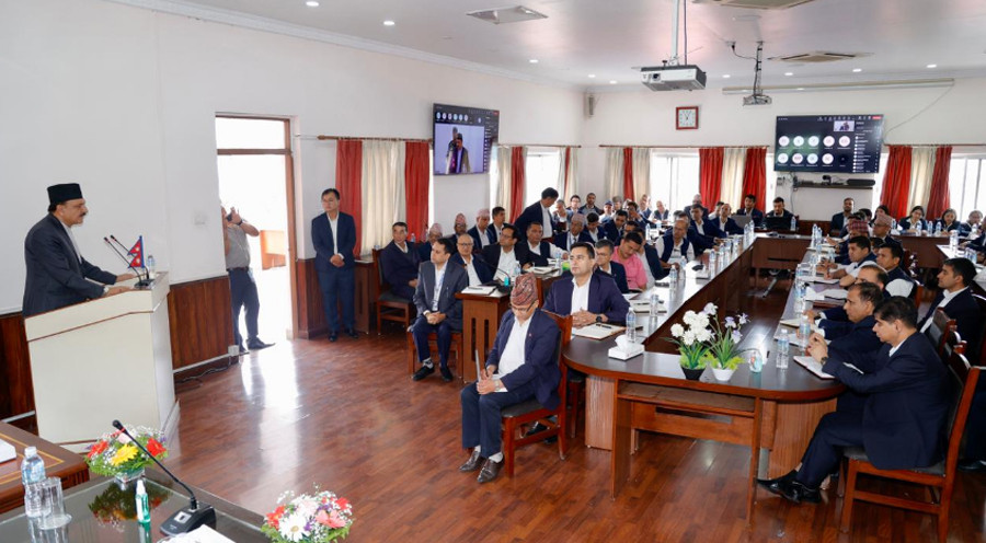 अर्थतन्त्र चलायमान बनाउन सकियो भने कर लिने आधार स्वतः वृद्धि हुन्छ : अर्थमन्त्री महत