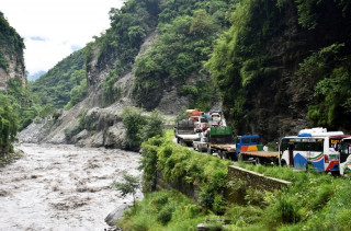 बेनी-जोमसोम सडकमा सधैँ सास्ती