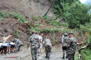 पहिरोले भीमफेदी-कुलेखानी-फाखेल सडक बन्द, वैकल्पिक मार्ग प्रयोग गर्न अनुरोध