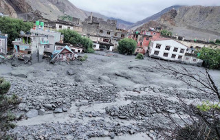 जलवायु परिवर्तनले बढाउँदैछ विकासको लागत - ऋणको भार थपिँदै, पैरवीमै सीमित अनुदान 