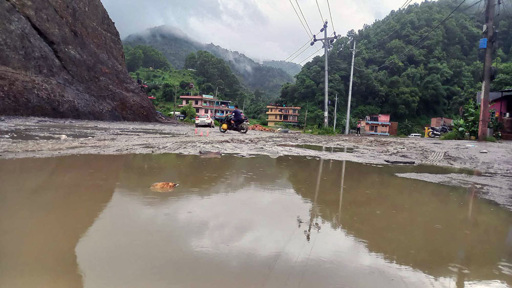 यस्तो हालतमा छ राजमार्ग