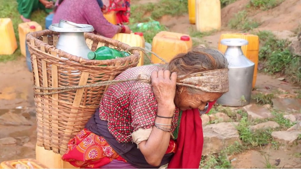 मध्य बर्खामा पनि धादिङको गुर्दुममा खानेपानीको पिरलो