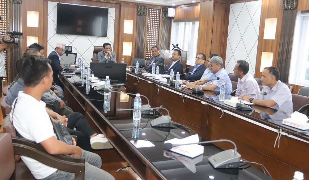 आयोजना प्रभावितहरुको माग सम्बोधन गरेरै लप्सीफेदी सबस्टेसन निर्माण अघि बढाउँछौँ : ऊर्जामन्त्री