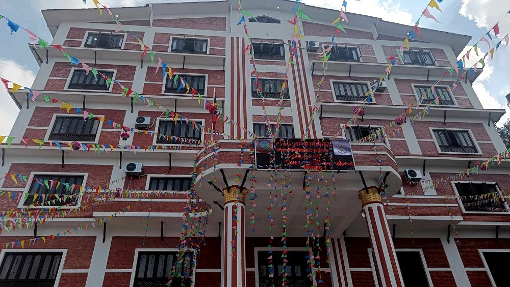 टोखामा सार्वजनिक जग्गामा बनाइएका संरचना हटाइयो