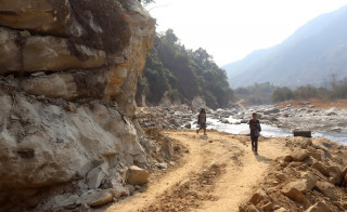 सुगमतर्फको यात्रामा डाँडापारिका गाउँ