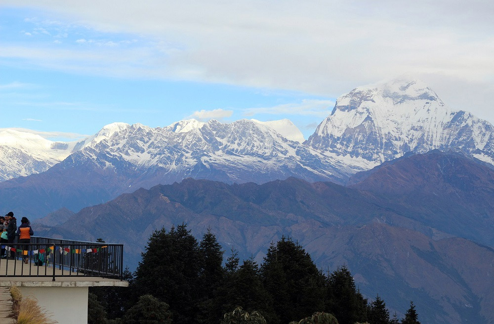 पुनहिलबाट देखिएको धौलागिरि हिमाल