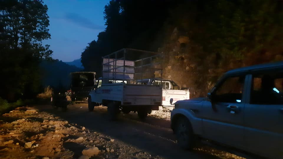 पछिल्लो परकम्पका कारण पहिरो जाँदा जाजरकोटको रिम्नामा सडक अवरुद्ध 
