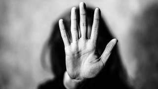 महिलाको आर्थिक दुर्बलता : पीडा सहेरै पनि हिंसा लुकाउनुपर्ने बाध्यता