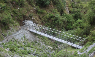 सडक र मोटरेबल पुल बनेपछि प्रयोग हुन छाडे झोलुंगे पुल, स्थानान्तरणका लागि कानून बनाउने तयारी