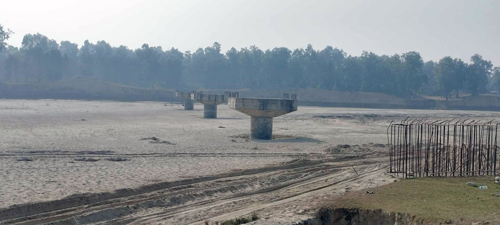 आठ वर्षमा १२ करोड खर्चेर दोदा पुलमा तीन पिलर मात्रै ठडिए त्यही पनि मापदण्डविपरीत