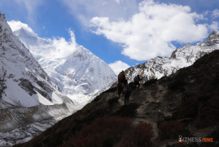 लार्के ला यात्रामा एक पाइले भीरको बाटो