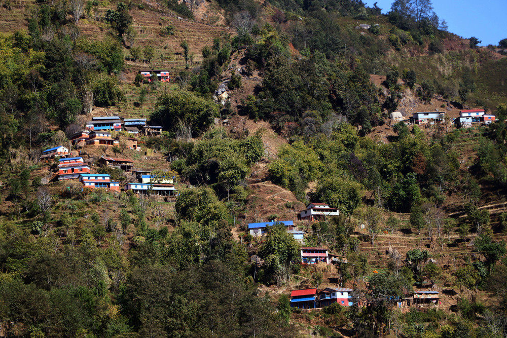 बसाइँसराइले सुनसान रायडाँडा गाउँ