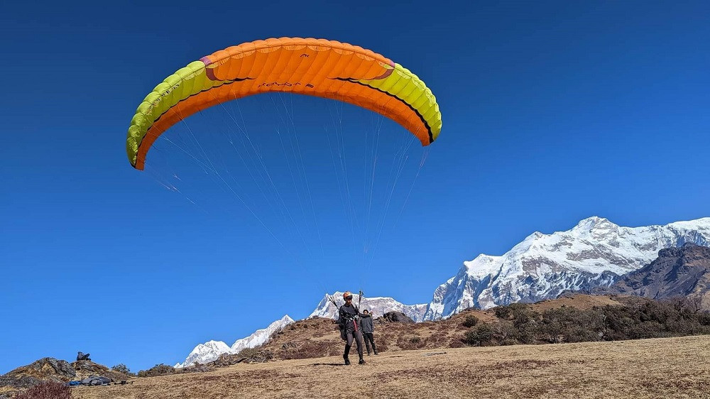 बाबु एड्भेञ्चरद्वारा नेपालमै पहिलोपटक हाइ अल्टिच्युडको प्याराग्लाइडिङ स्कुल सुरू