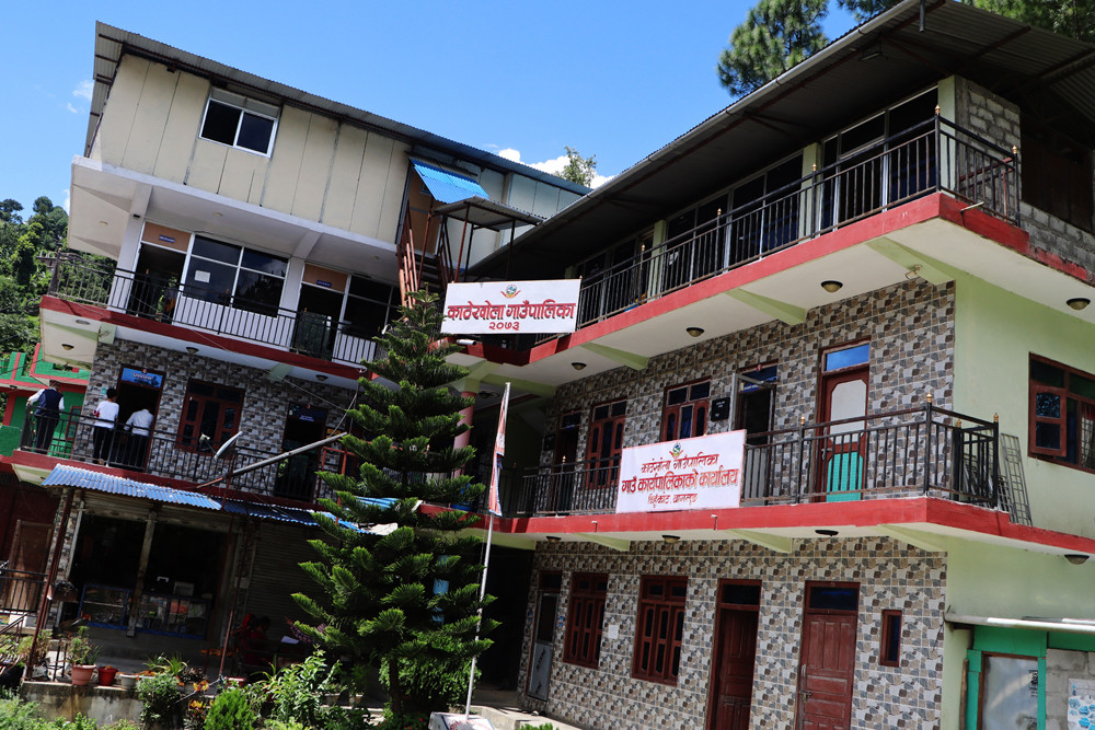 घर भाडामै काठेखोला गाउँपालिकाको ६० लाख खर्च, ९ वर्षसम्म टुंगो छैन भवन बनाउने