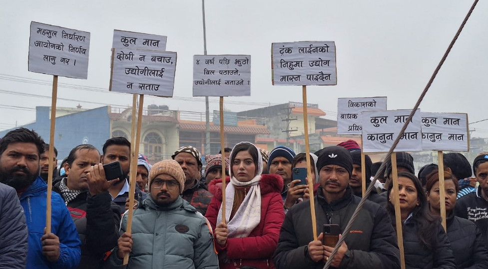 उद्योगमा लाइन जोड्न माग गर्दै भैरहवा क्षेत्रका ४० उद्योगमा उद्याेगीले लगाए ताला, पूर्वका पनि आन्दोलित