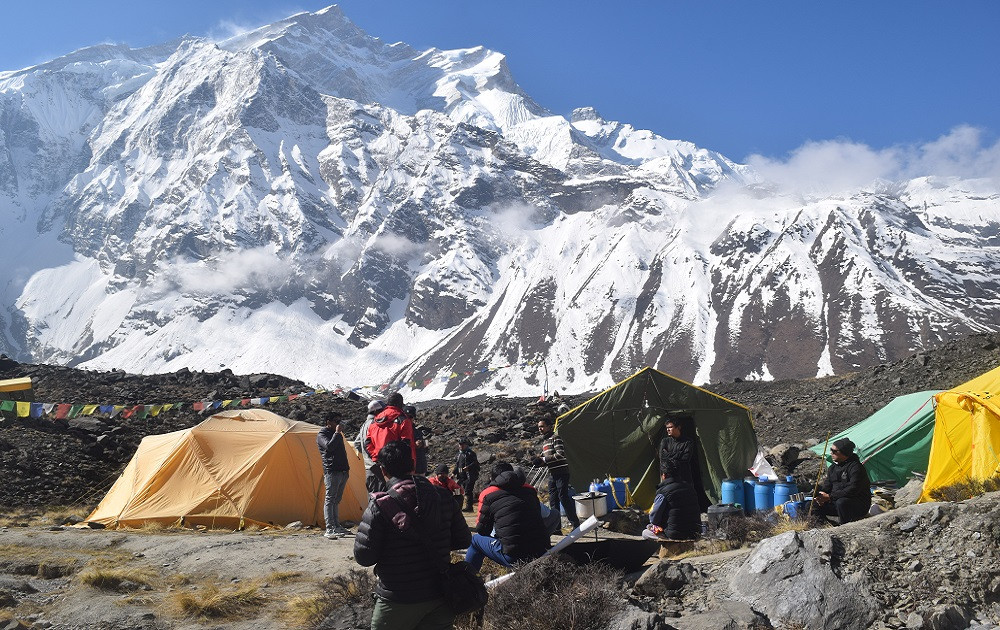 अन्नपूर्ण आधार शिविर र भुस्केट मेलामा दुईवटा लज बनाउने तयारी