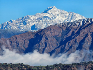 झुल्नेटाबाट देखिएको चाखुरे हिमाल