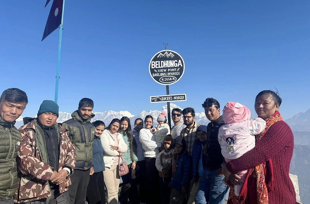 बर्खादेखि सुनसान बनेको बेलढुंगामा बढ्यो पर्यटकको चहलपहल