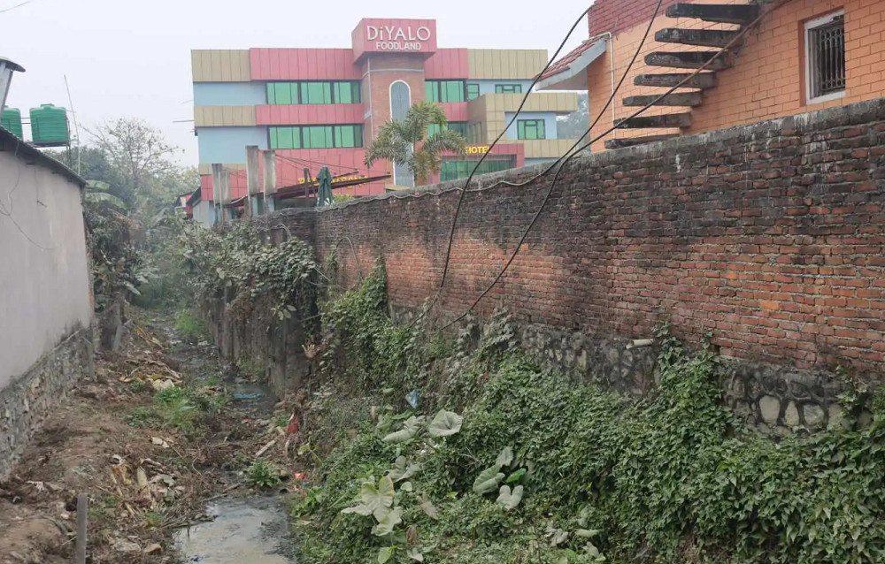 अतिक्रमणको चपेटामा पुंगीखोला, भरतपुर महानगरले थाल्यो सीमांकन तथा संरक्षणको काम