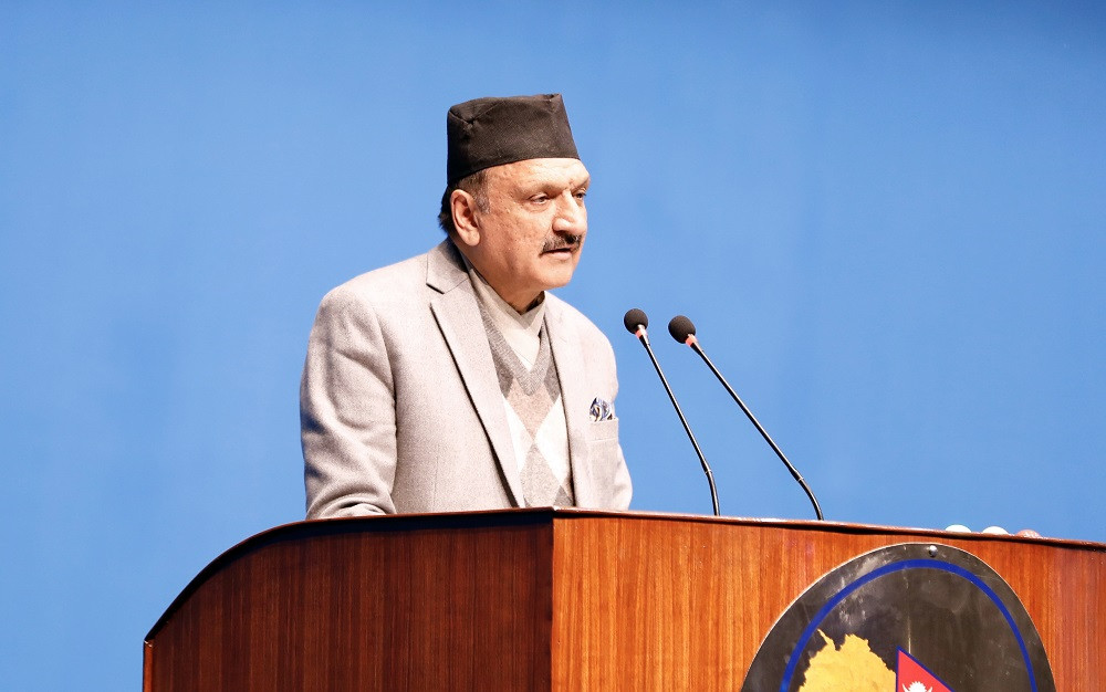 कानूनलाई समयसापेक्ष नबनाए लगानी भित्रिन समस्या हुन्छ : प्रकाशशरण महत