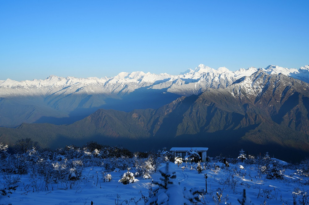 पाथीभराबाट देखिएको हिमश्रृंखला