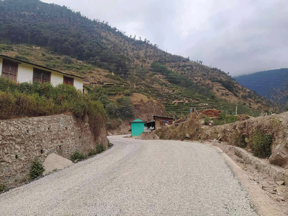 सडक विस्तार भयो तर सुनसान बन्दै गाउँ