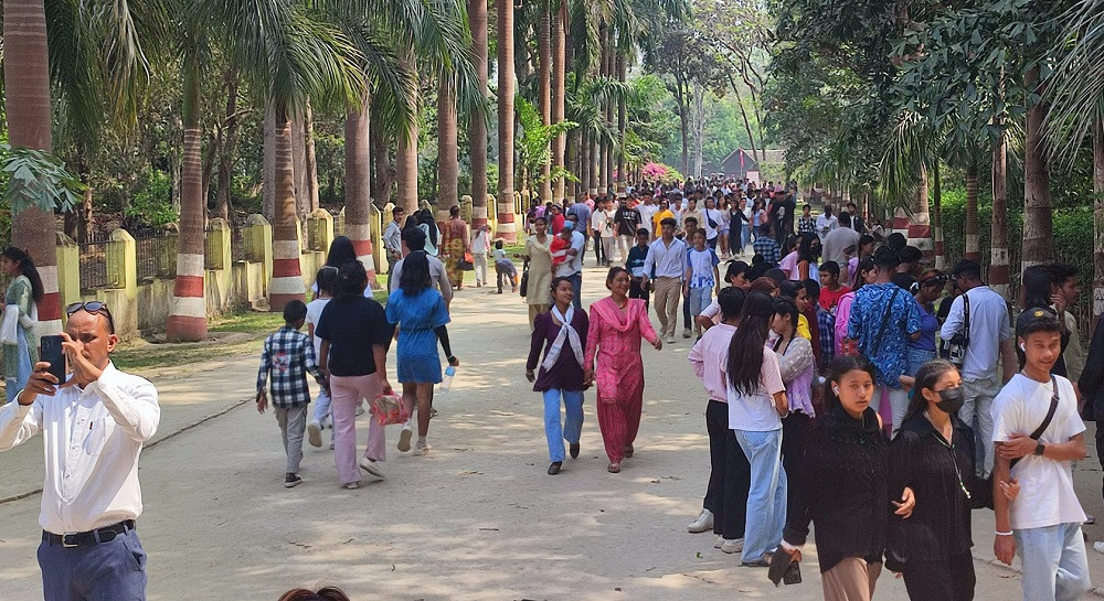 टीकापुर उद्यानमा एकैदिन १२ हजारभन्दा बढी पर्यटक भित्रिँदा तीन लाख रूपैयाँ संकलन