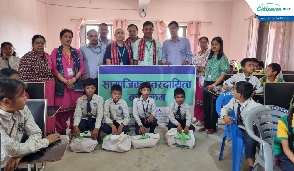सिटिजन्स बैंकद्वारा विद्यार्थीहरुलाई विद्यालय पोसाक वितरण