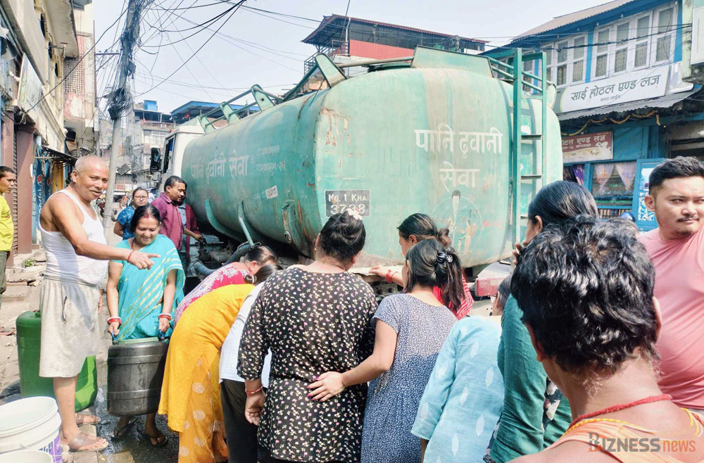 पानीको हाहाकारसँग जुधिरहेका छन् धरानबासी, भन्छन् - यहाँ टिक्ने अवस्था छैन