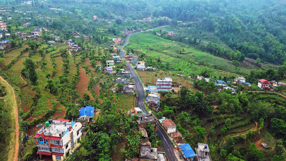 ट्रयाक खुलेको ३६ वर्षपछि स्वाँरा-नारेश्वर सडक कालोपत्र