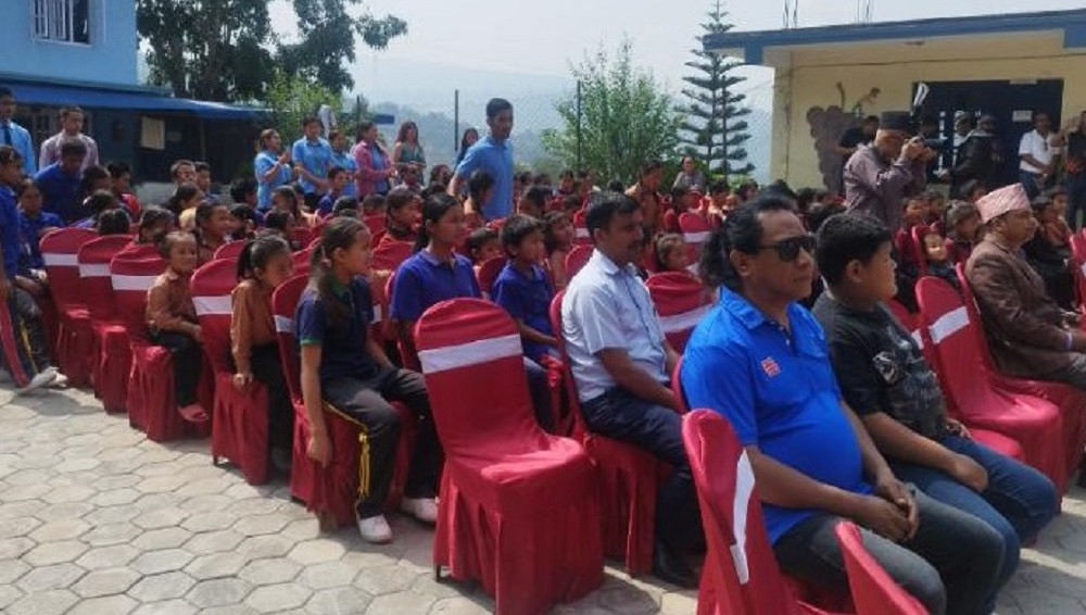 महालक्ष्मी विकास बैंकद्वारा छात्रवृत्ति वितरणका लागि आर्थिक सहयोग