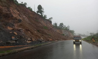 ढुंगा पन्छाएपछि पृथ्वीराजमार्ग दुईतर्फी सञ्चालन