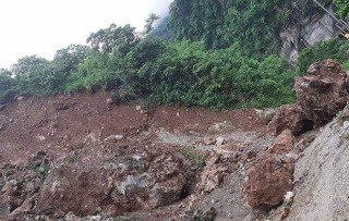 बुद्धसिं मार्ग तीन दिनदेखि अवरुद्ध
