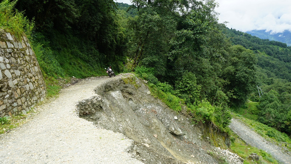 पर्यटकीयस्थल घोडेपानी जोड्ने सडक स्तरोन्नति थालियो