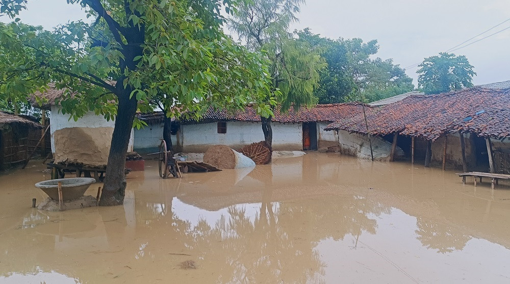 बर्खा लागेपछि त्रासमा बस्छन् बागमती किनारका बासिन्दा