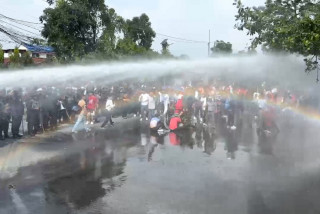 बन्द हडताल र सडक अवरोध नगर्ने वाचा गरेको पार्टीले नै पर्यटकीय राजधानीमा हुलहुज्जत गर्दा पर्यटन क्षेत्र मारमा