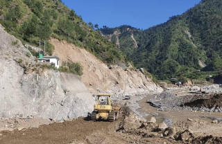 बिपी राजमार्गको क्षतिग्रस्त खण्ड स्थायी रूपमा पुनर्निर्माण गरिँदै