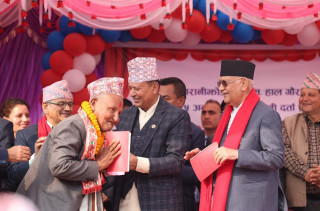 महारानीझोडामा जग्गाधनी दर्ता प्रमाणपुर्जा वितरण थालियो