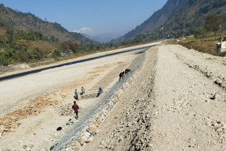 आँधीखोलामा तटबन्ध निर्माण