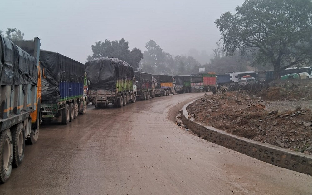 नारायणघाट-बुटवल सडकको दाउन्ने खण्ड अवरुद्ध