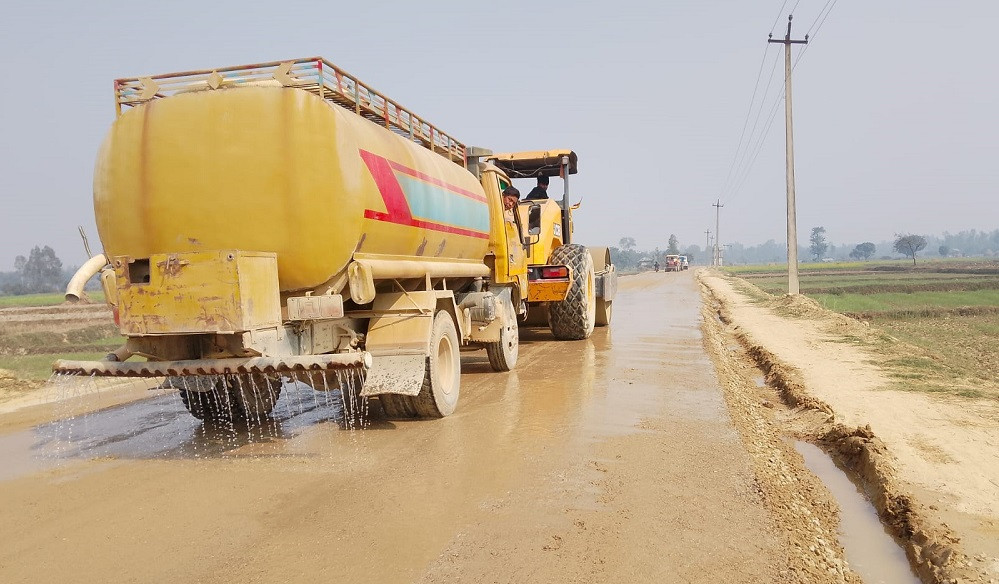 सिरहाका ग्रामीण बस्ती सडक सञ्जालमा जोडिँदै